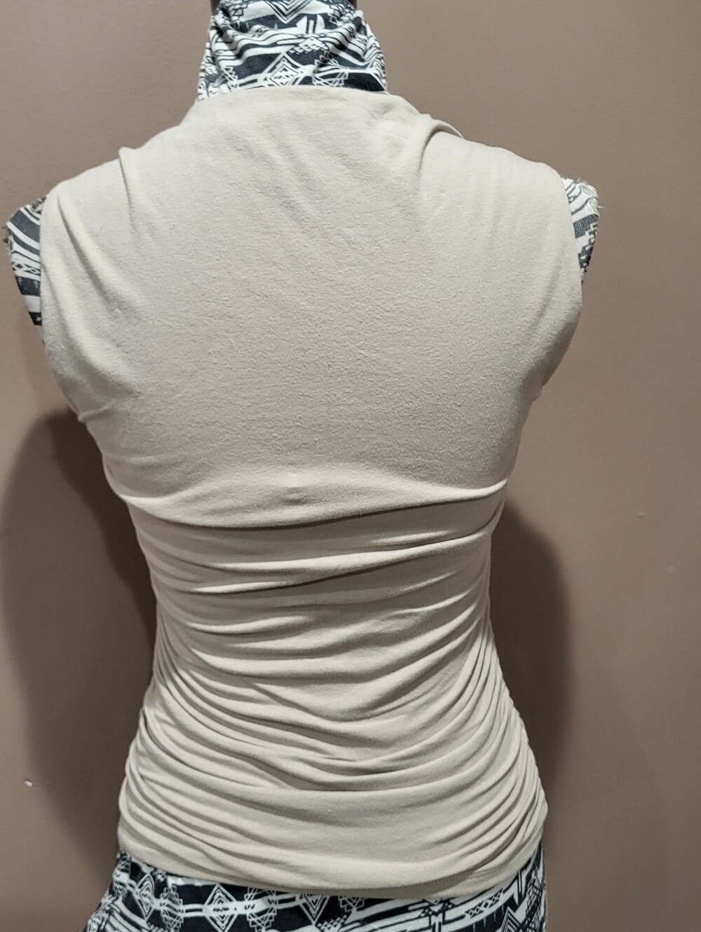 A&F Ava Soft Matte Seamless Top - Picture 3 of 8